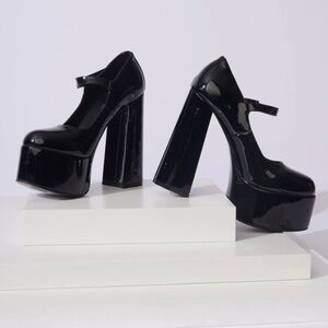 Unique Vintage Glossy Black Platform Mary Jane Heels